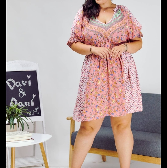 Blush Dress - Picture 2 of 6